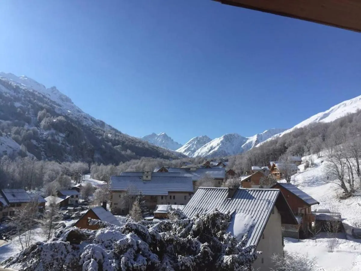 Appartement Cosy Pour 4 Avec Balcon Et Parking A Valloire - Fr-1-263-219 0*,  France